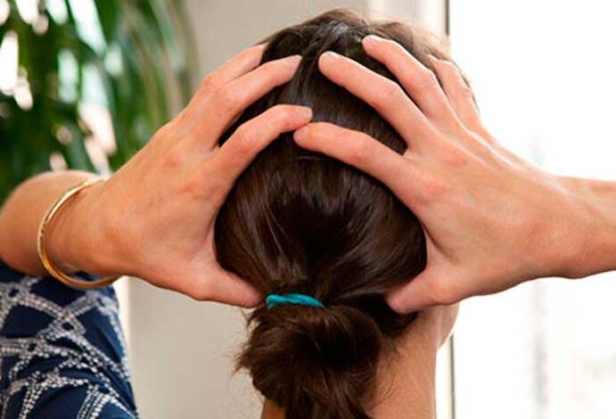 Massagem na cabeça com osteocondrose cervical